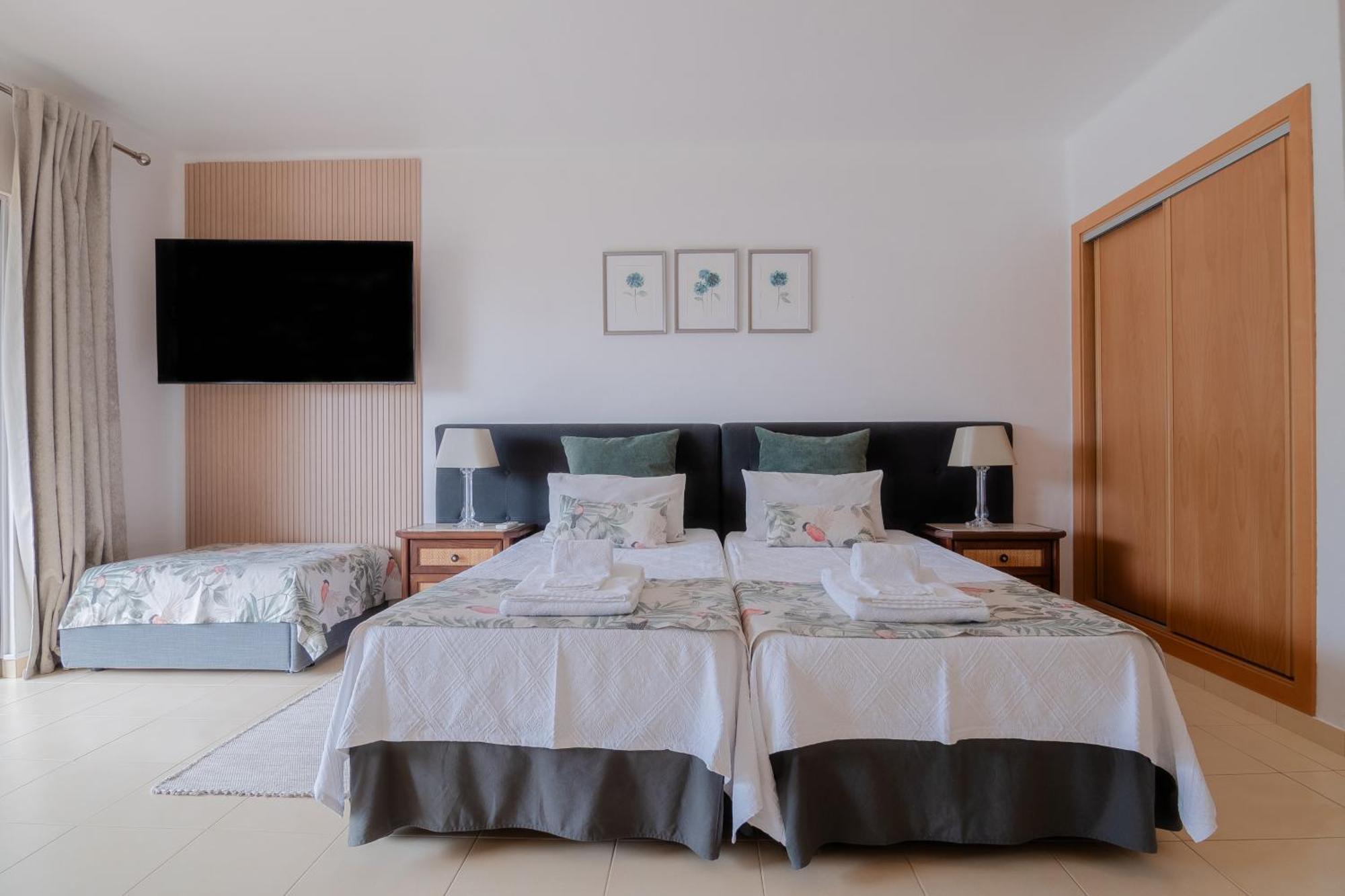 Seacoast Retreat With Pool And Beach Access By Drago Rentals Albufeira Eksteriør billede